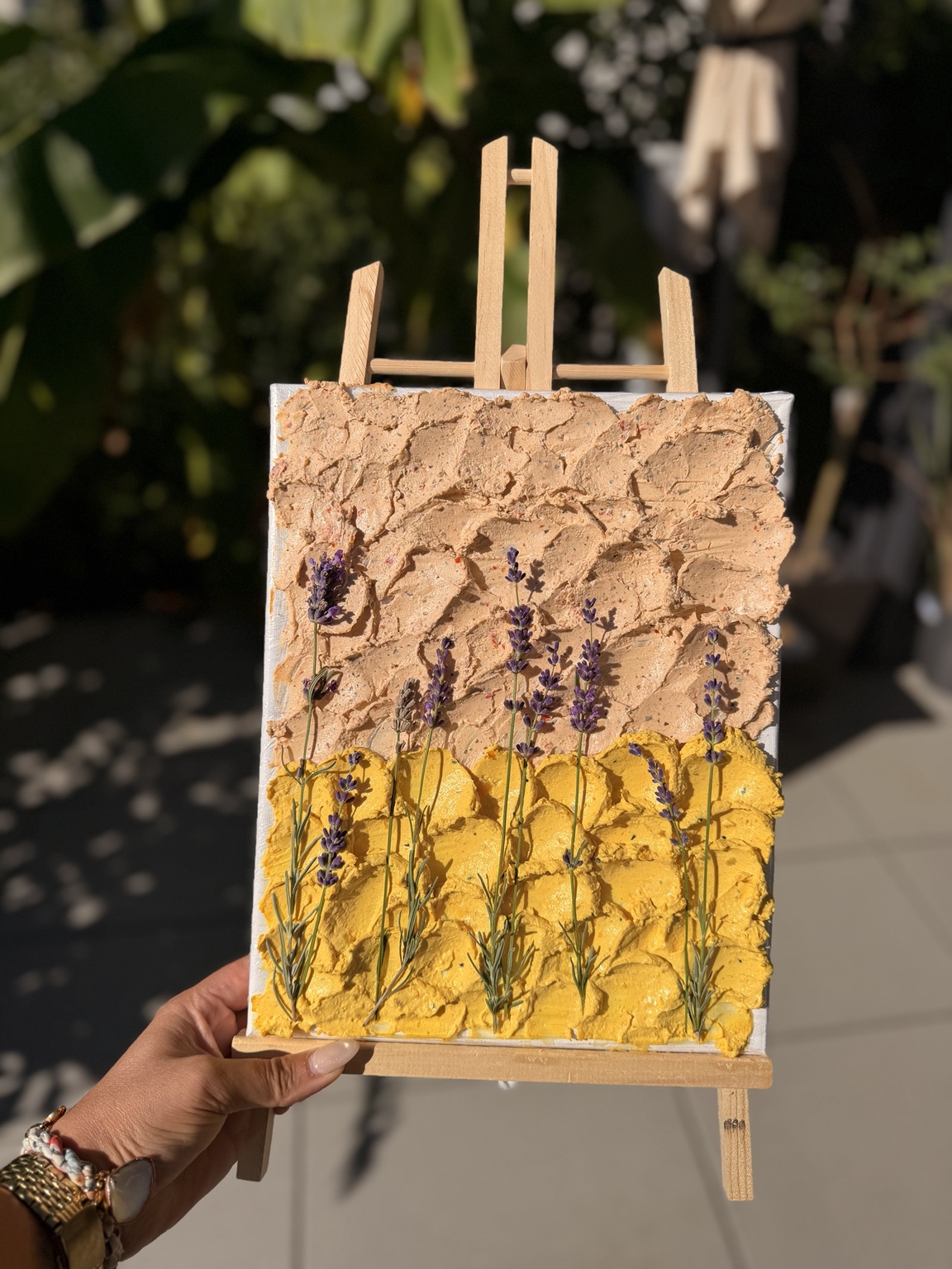 Essbare Leinwand in Gelb und Rosé mit Lavendel